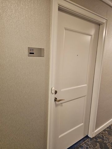 6 Whittier Place 10J, Boston, MA 02114