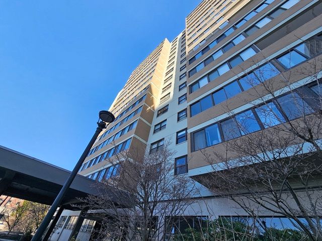 6 Whittier Place 10J, Boston, MA 02114