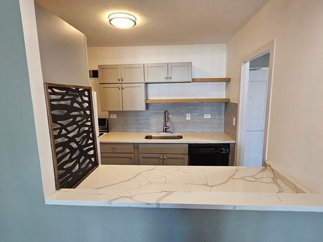 6 Whittier Place 10J, Boston, MA 02114