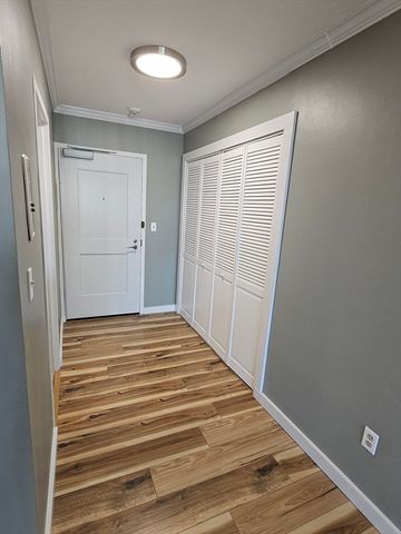 6 Whittier Place 10J, Boston, MA 02114