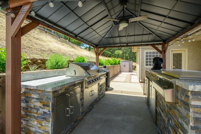 2310 Fieldstone Dr, Placerville, CA 95667