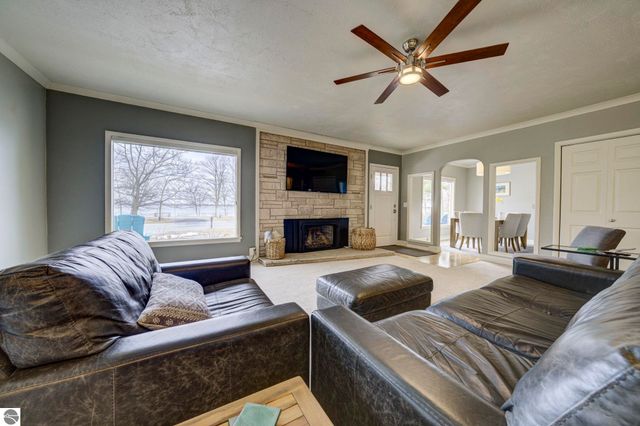 10220 S West Bay Shore Drive, Traverse City, MI 49684