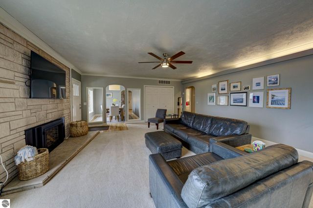 10220 S West Bay Shore Drive, Traverse City, MI 49684