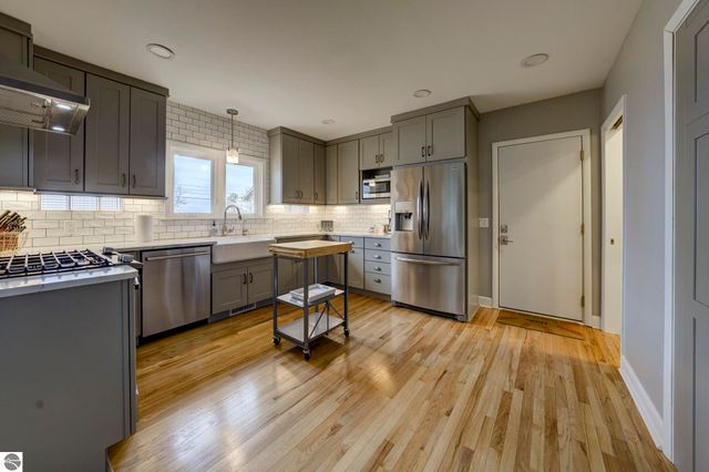 10220 S West Bay Shore Drive, Traverse City, MI 49684