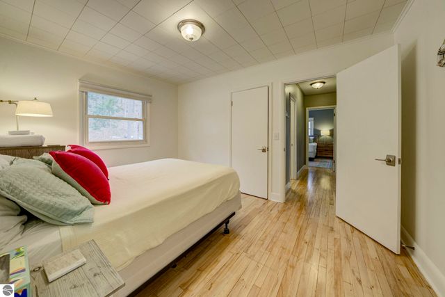 10220 S West Bay Shore Drive, Traverse City, MI 49684