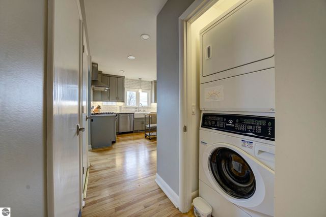 10220 S West Bay Shore Drive, Traverse City, MI 49684