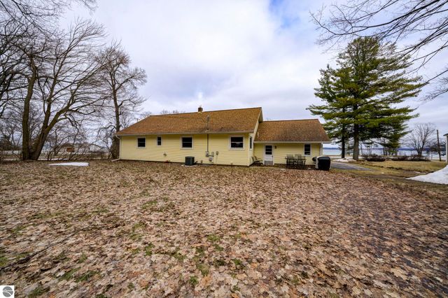 10220 S West Bay Shore Drive, Traverse City, MI 49684