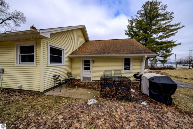 10220 S West Bay Shore Drive, Traverse City, MI 49684