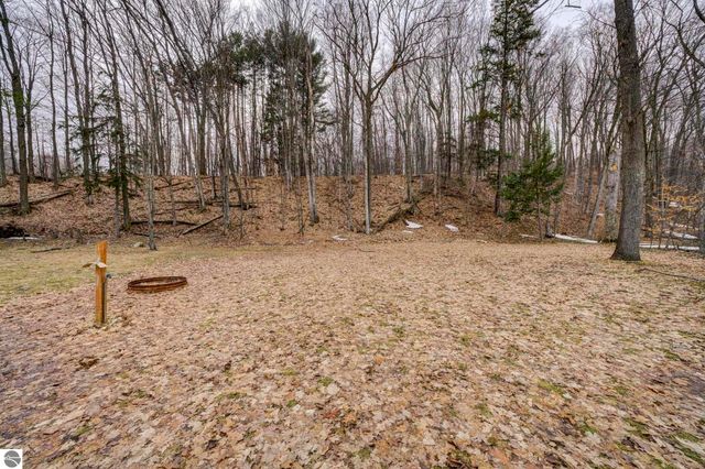 10220 S West Bay Shore Drive, Traverse City, MI 49684