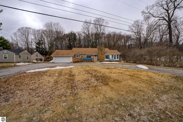 10220 S West Bay Shore Drive, Traverse City, MI 49684