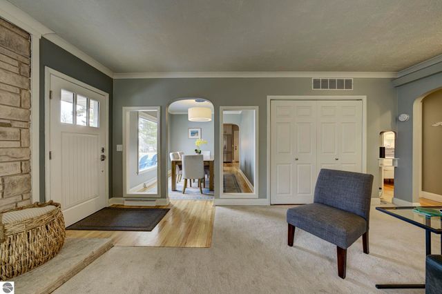 10220 S West Bay Shore Drive, Traverse City, MI 49684