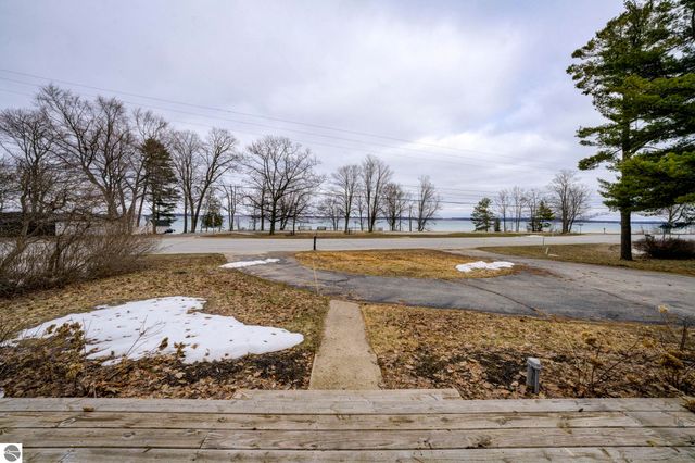 10220 S West Bay Shore Drive, Traverse City, MI 49684