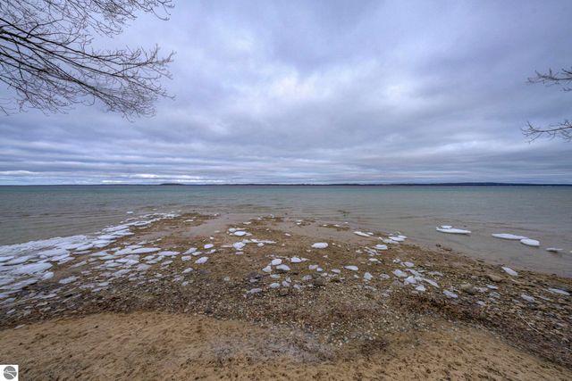 10220 S West Bay Shore Drive, Traverse City, MI 49684