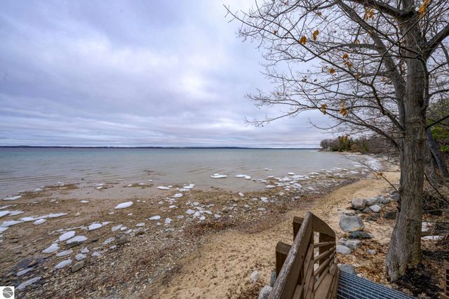10220 S West Bay Shore Drive, Traverse City, MI 49684