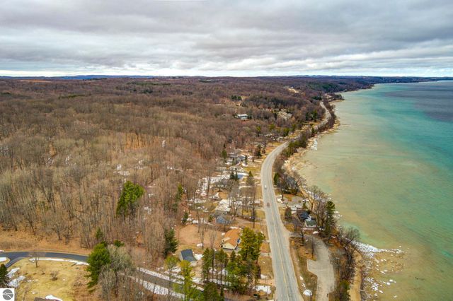 10220 S West Bay Shore Drive, Traverse City, MI 49684