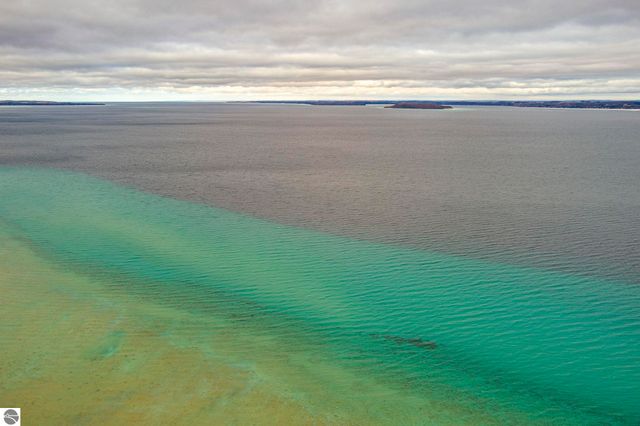 10220 S West Bay Shore Drive, Traverse City, MI 49684