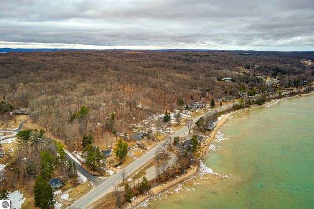 10220 S West Bay Shore Drive, Traverse City, MI 49684