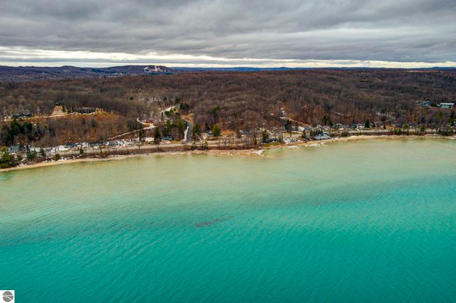10220 S West Bay Shore Drive, Traverse City, MI 49684