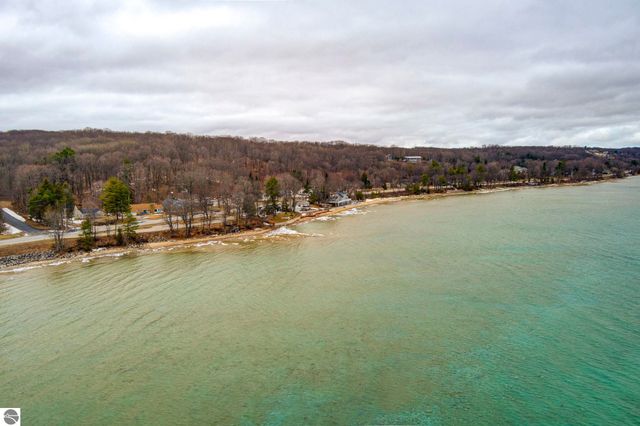 10220 S West Bay Shore Drive, Traverse City, MI 49684