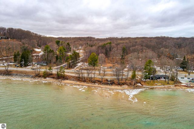 10220 S West Bay Shore Drive, Traverse City, MI 49684