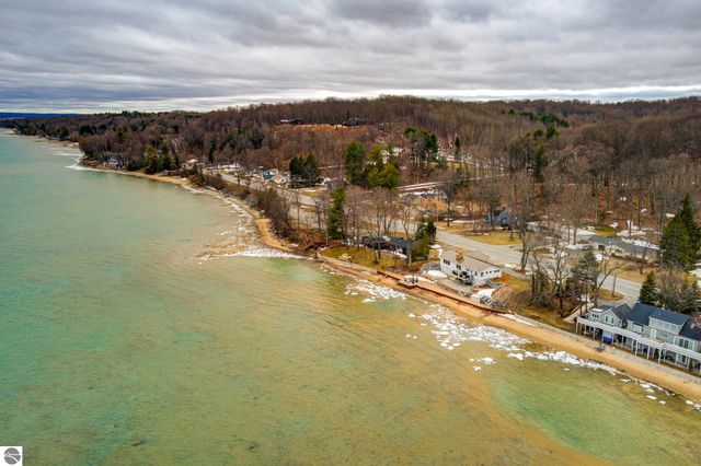 10220 S West Bay Shore Drive, Traverse City, MI 49684