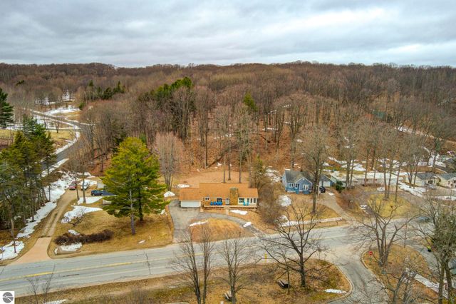 10220 S West Bay Shore Drive, Traverse City, MI 49684