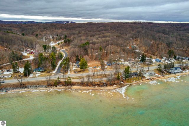 10220 S West Bay Shore Drive, Traverse City, MI 49684