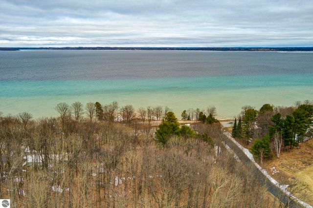 10220 S West Bay Shore Drive, Traverse City, MI 49684