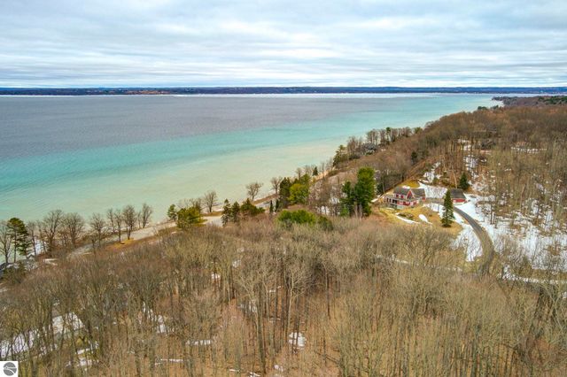 10220 S West Bay Shore Drive, Traverse City, MI 49684