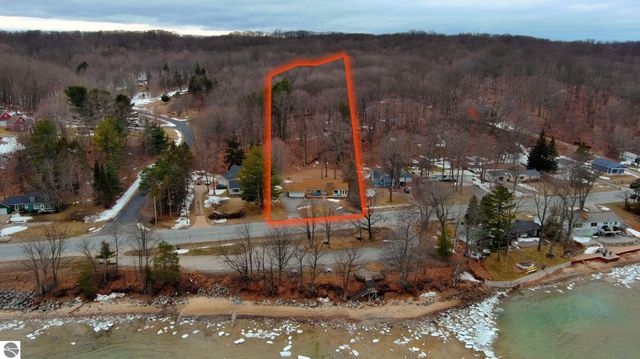 10220 S West Bay Shore Drive, Traverse City, MI 49684