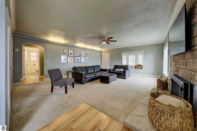 10220 S West Bay Shore Drive, Traverse City, MI 49684