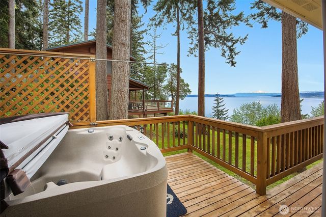 285 Harrington, Coupeville, WA 98239