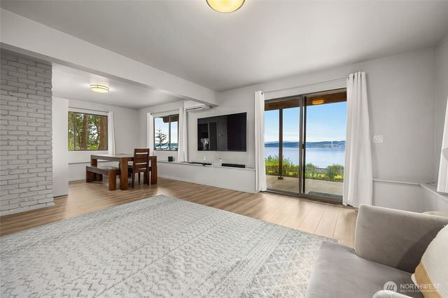 285 Harrington, Coupeville, WA 98239