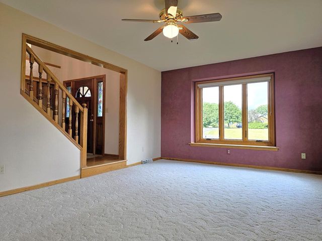 W291S6773 East Woods COURT, Mukwonago, WI 53149