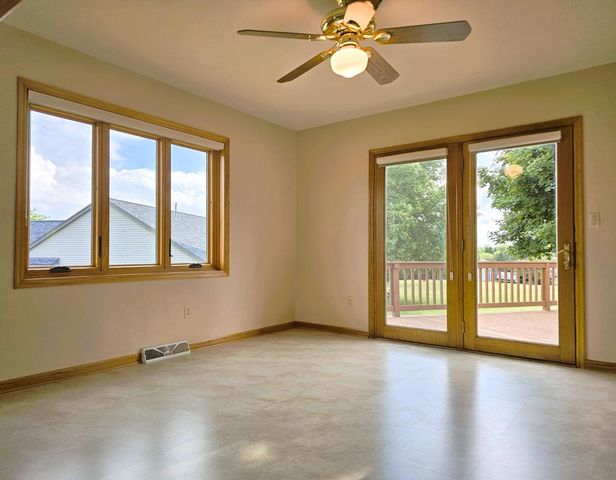 W291S6773 East Woods COURT, Mukwonago, WI 53149