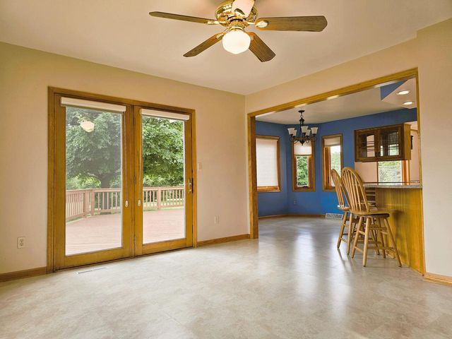 W291S6773 East Woods COURT, Mukwonago, WI 53149