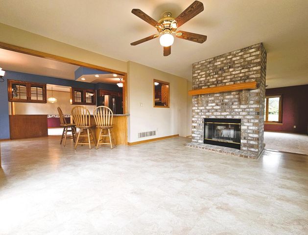 W291S6773 East Woods COURT, Mukwonago, WI 53149