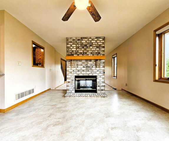 W291S6773 East Woods COURT, Mukwonago, WI 53149