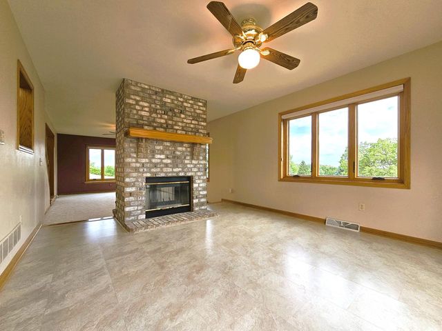 W291S6773 East Woods COURT, Mukwonago, WI 53149