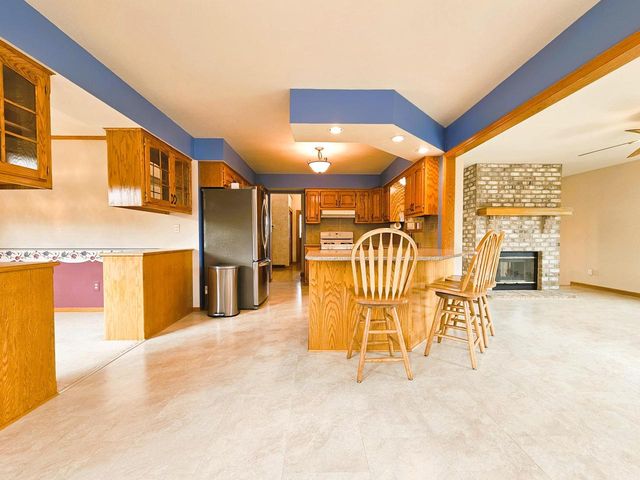 W291S6773 East Woods COURT, Mukwonago, WI 53149