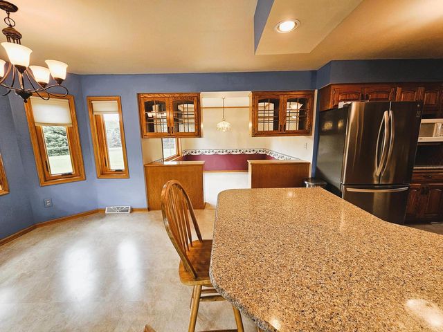 W291S6773 East Woods COURT, Mukwonago, WI 53149
