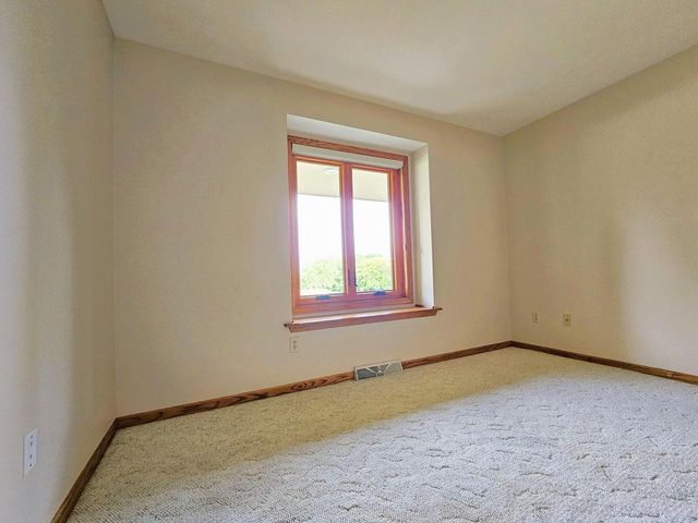 W291S6773 East Woods COURT, Mukwonago, WI 53149