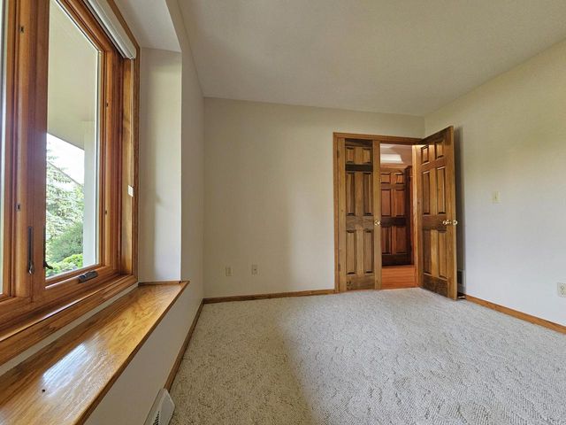 W291S6773 East Woods COURT, Mukwonago, WI 53149