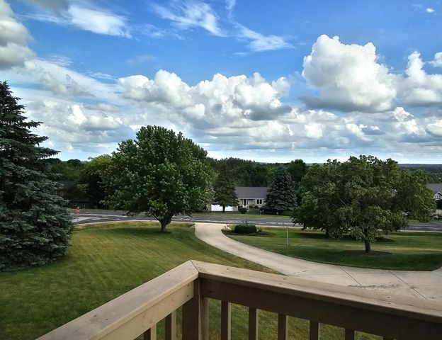 W291S6773 East Woods COURT, Mukwonago, WI 53149