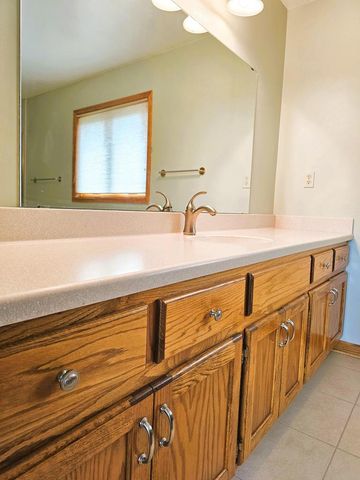 W291S6773 East Woods COURT, Mukwonago, WI 53149