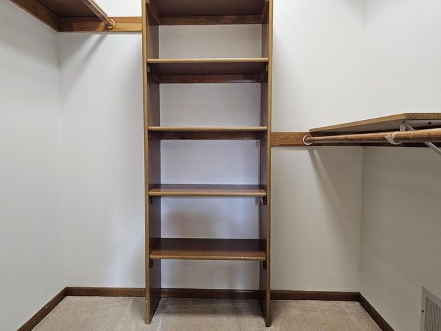 W291S6773 East Woods COURT, Mukwonago, WI 53149