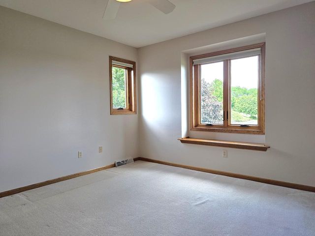 W291S6773 East Woods COURT, Mukwonago, WI 53149