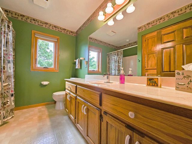 W291S6773 East Woods COURT, Mukwonago, WI 53149