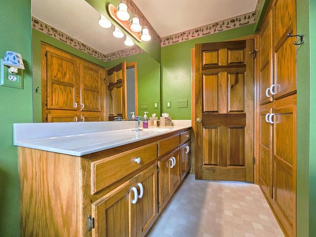 W291S6773 East Woods COURT, Mukwonago, WI 53149