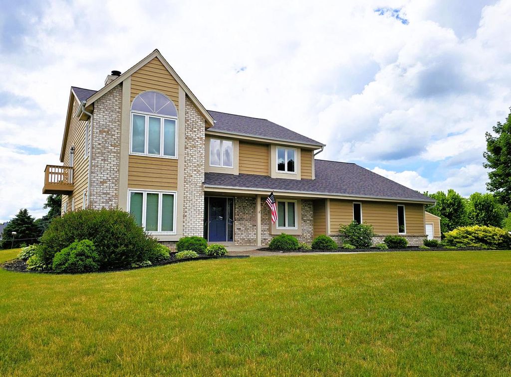 W291S6773 East Woods COURT, Mukwonago, WI 53149